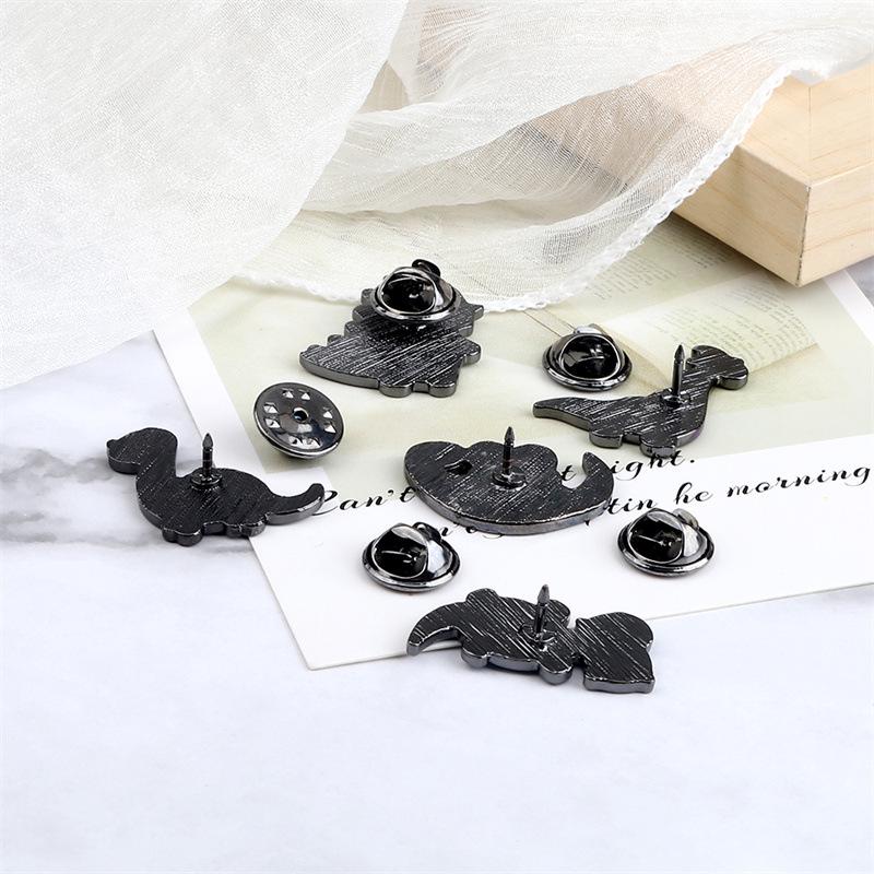 Creative Dinosaur Music Brooch: Cartoon Heart-Shaped Sleeping Design for Student Backpacks & Pendants
