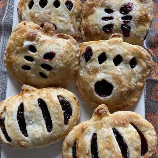 Yousheng Dough Press Pocket Pie Mold Holiday Pumpkin Ghost Bat Fruit Shape Cookie Mold Party Hand Pie Cutter Pudding Cake Decoration