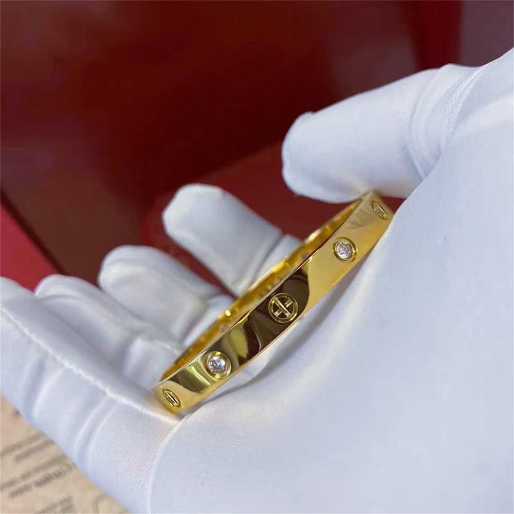 Neues Design Goldfarbe Zirkon und Kreuzmutter Nagelarmband Gold & Armreif für Frau Edelstahl Schraubschmuck
