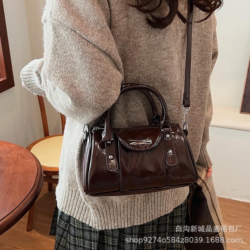 Going Out Handbag 2025 Autumn and Winter New Niche Design Boston Pillow Bag Fashion Crossbody Foreign Style Shoulder Bag