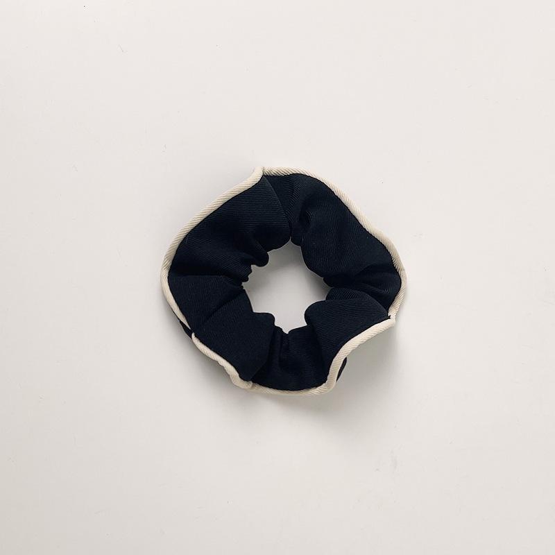 Korean-Style Satin Square Scarf Scrunchie for Women - Elegant Hair Accessory чёрный