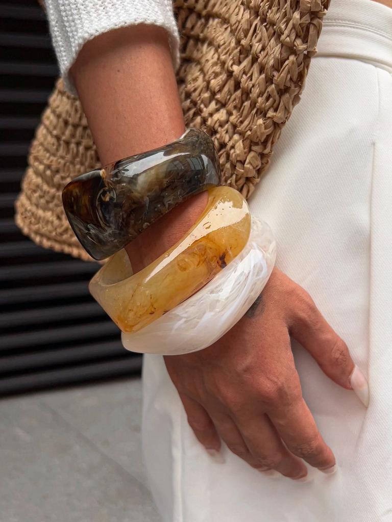 Able Exaggerated Unconventional Irregular Bangle Bracelet - Geometric Resin Design for Versatile Style