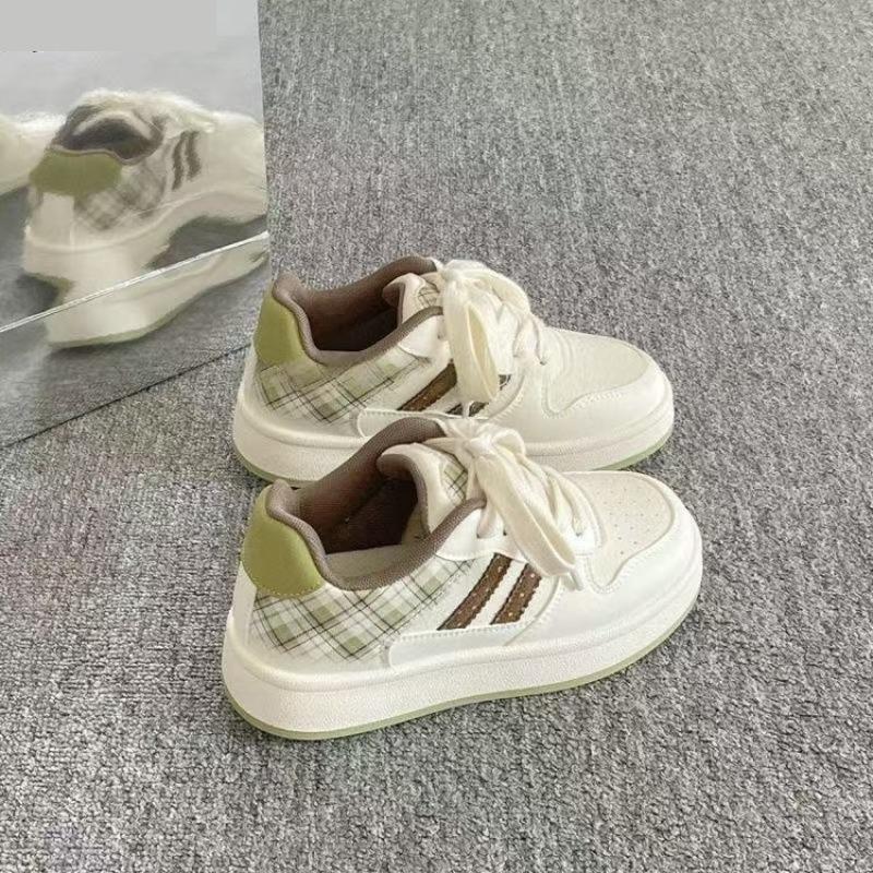 Design Sense Campus Style Board Shoes Women's New Platform White Shoes Versatile Student Casual Bread Shoes Tide