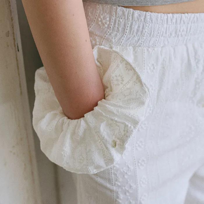 Punching scrunchie (white)