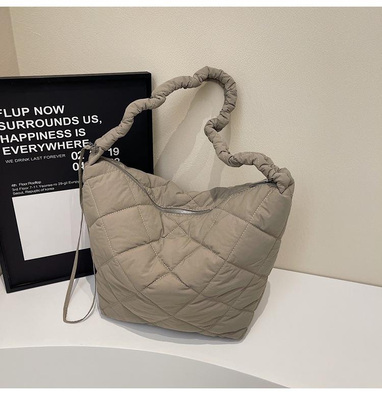 Rhombus down cotton clothing bag women's 2025 new large-capacity shoulder underarm bag winter messenger tote bag