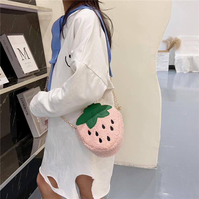Girls Kindergarten Fashionable Plush Strawberry Chain Bag 2023 Soft Breathable Wearresistant Coin Purse
