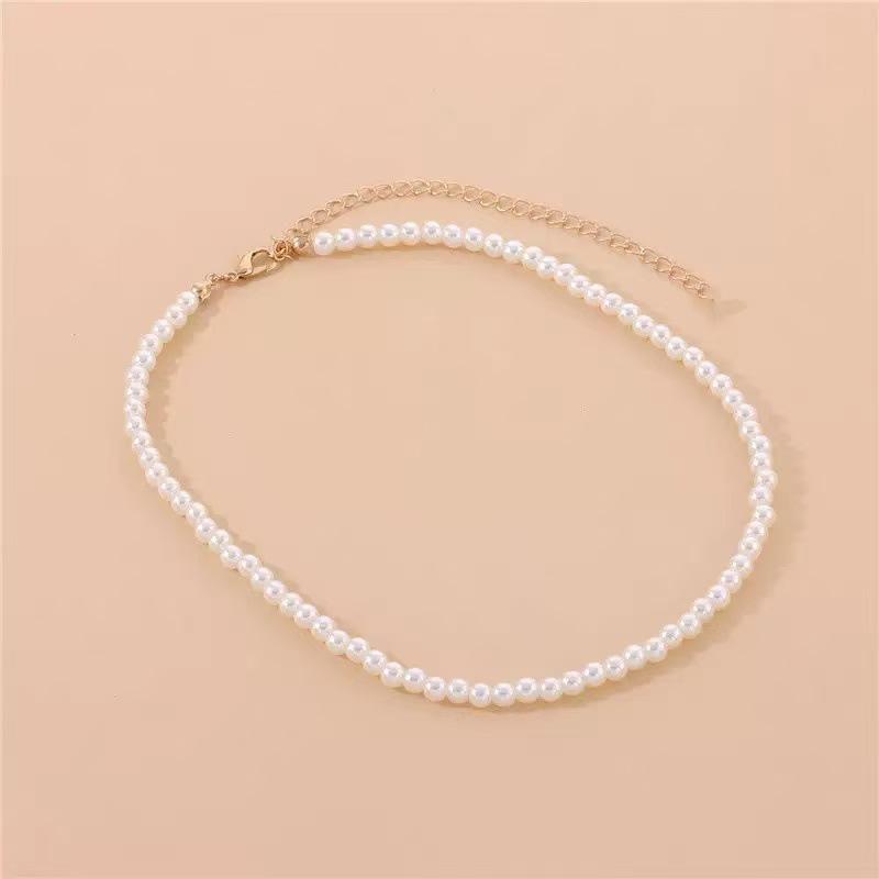 Elegant Women's Pearl Necklace: Versatile, Niche Design with Light Luxury Clavicle Chain Pendant