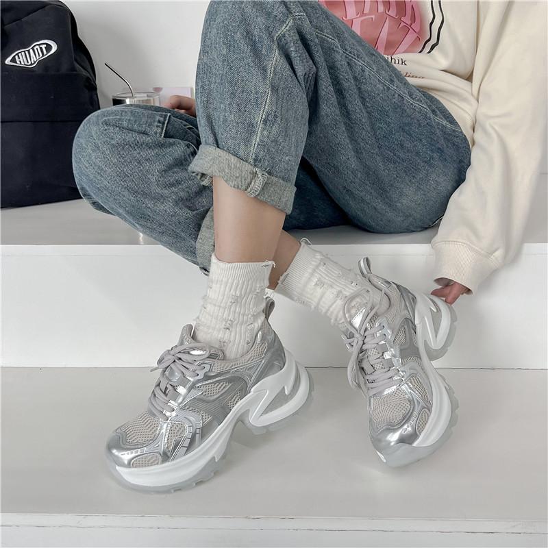 

Летние новые легкие спортивные туфли с дышащей сетчатой поверхностью и толстой подошвой для увеличения роста папы 36