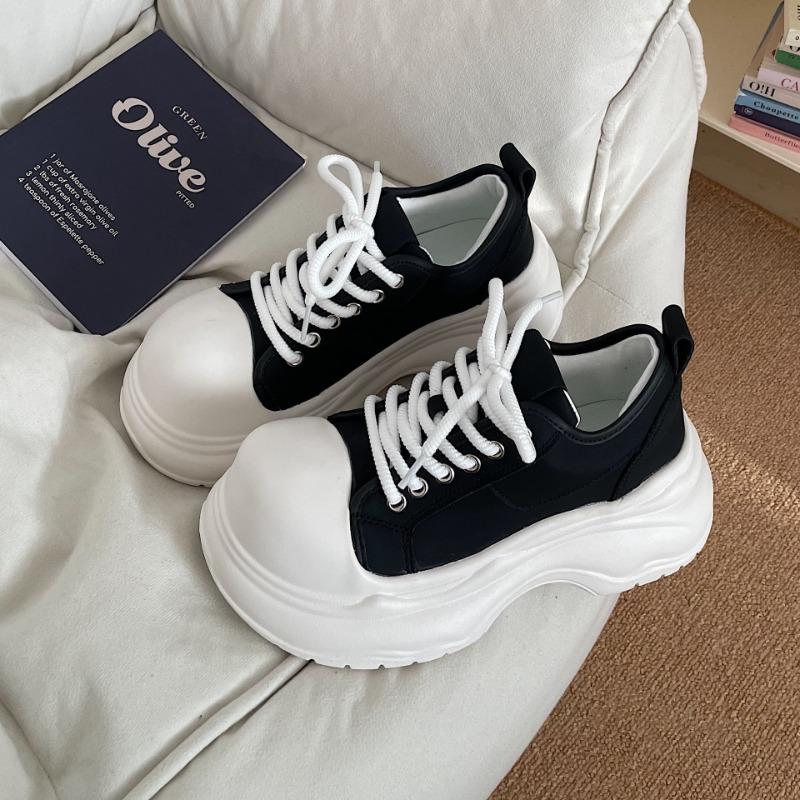 Retro und vielseitige Damenschuhe mit runder Zehenpartie und dicker Sohle, 2025 neue leichte Freizeitschuhe für Frühling und Herbst mit Absatz