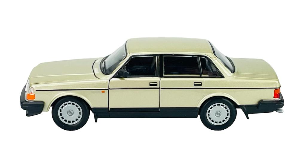 WELLY VOLVO 240 GL ZLATÁ 1:24 24102