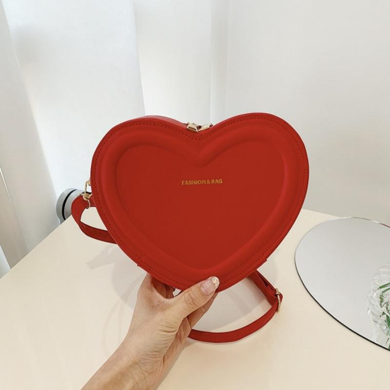 Fashion Cute Heart Shaped Crossbody Bag with Gold Letter Detail Adjustable Shoulder Strap Faux Leather Shoulder Purse for Women