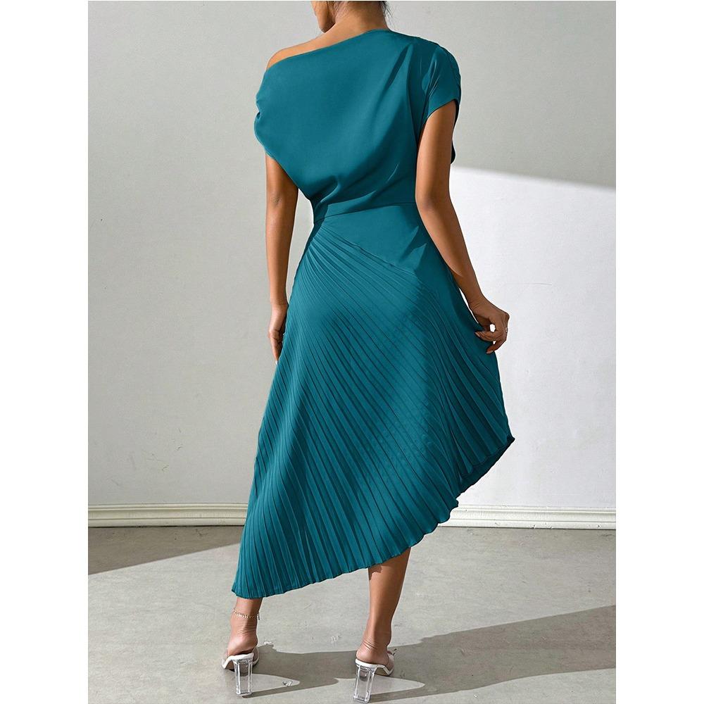 Sommar ny elegant sned axel en-ords krage plisserad höftomslutande design oregelbunden klänning dam