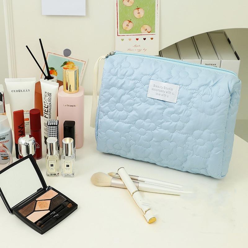 Soft and Cute Cloud Makeup Bag, Girl's Heart Candy, Large Capacity Portable Storage Bag, Dormitory Grooming Bag