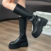 Aber Kniestiefel, elastische und dünne Damenstiefel, neue modische High Heels mit dicker Sohle, die die Körpergröße erhöhen, im Herbst 2025