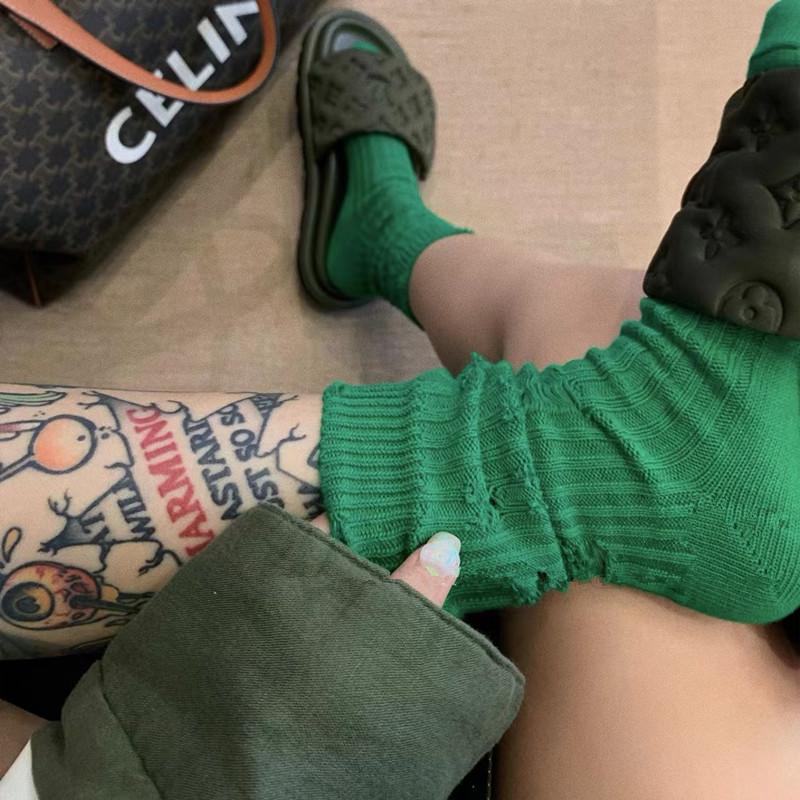 

Ripped Socks Trendy Versatile Internet Celebrities Colorful Retro Old Beggar Socks Medium Tube Cotton Socks Thick Line Stacking Socks One size grass зелений колір
