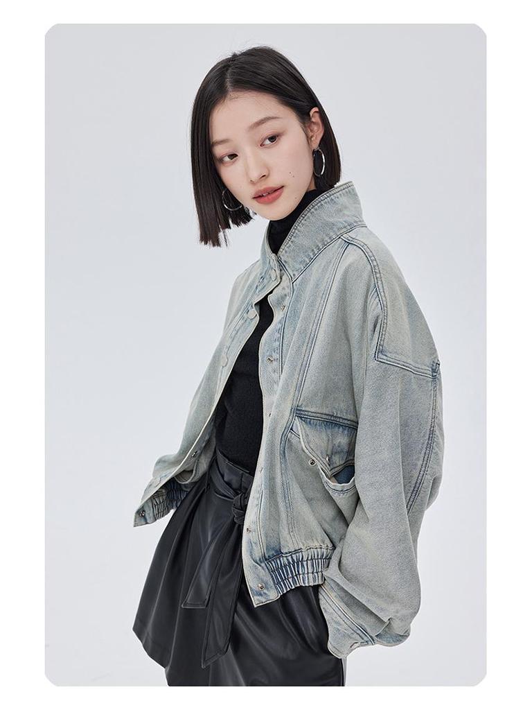 Retro Hong Kong Style Stand Collar Lapel Denim Jacket for Petite, New Early Spring Trend, Loose Fit, Distressed, and Slimming.