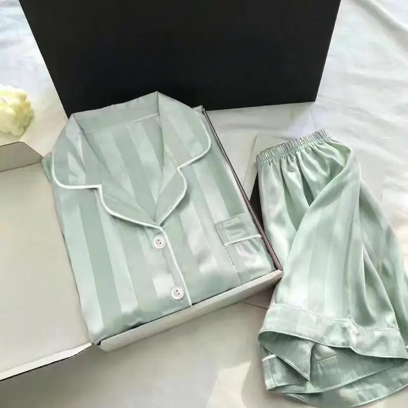 

2 шт./компл. Ice Silk женские пижамы с коротким рукавом короткие штаны имитация шелка домашняя одежда однотонные полосатые студенческие пижамы L зелёный