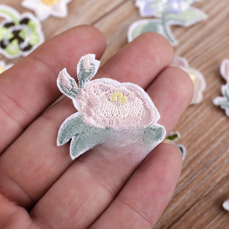 Toppa Ricamata Floreale Giapponese: Design Piccolo ed Esquisito per Decorazione/Riparazione di Abbigliamento