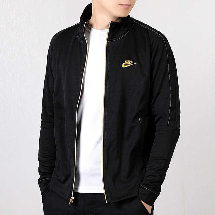 Nike Eksklusiv ensfarget jakke med logotrykk, lange ermer og ståkrage for menn, jakker svart/gull BQ2566-011