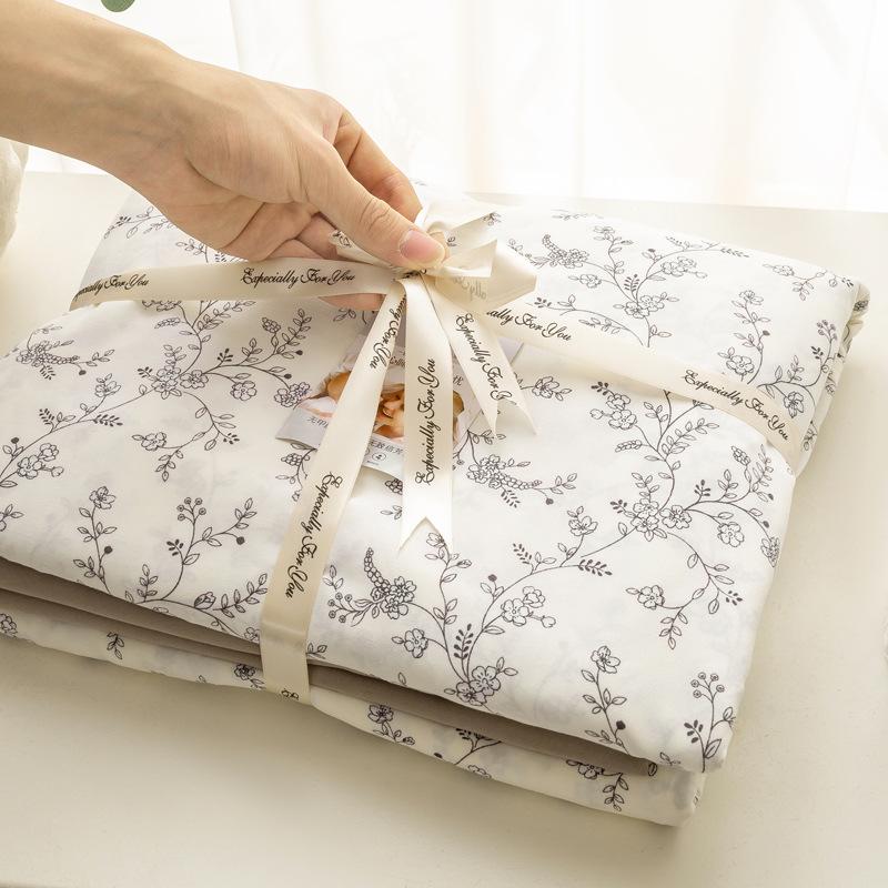 Class A Small Floral Cloud-like Cotton Bedding Set - Includes Duvet Cover, Sheet, Bed Skirt (3 pcs)