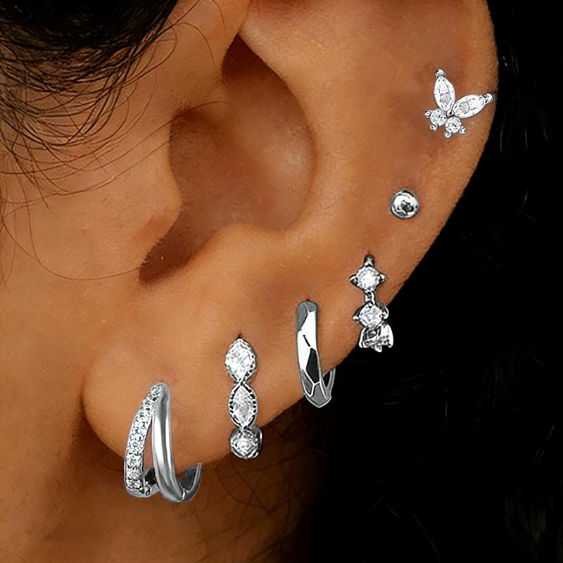 Set di 6 orecchini a cerchio Huggie in Cristallo Lucido per Donna Gioielli Trago Elica Borchie Cartilagine Farfalla Lotto di Piercing Lobe all'Ingrosso
