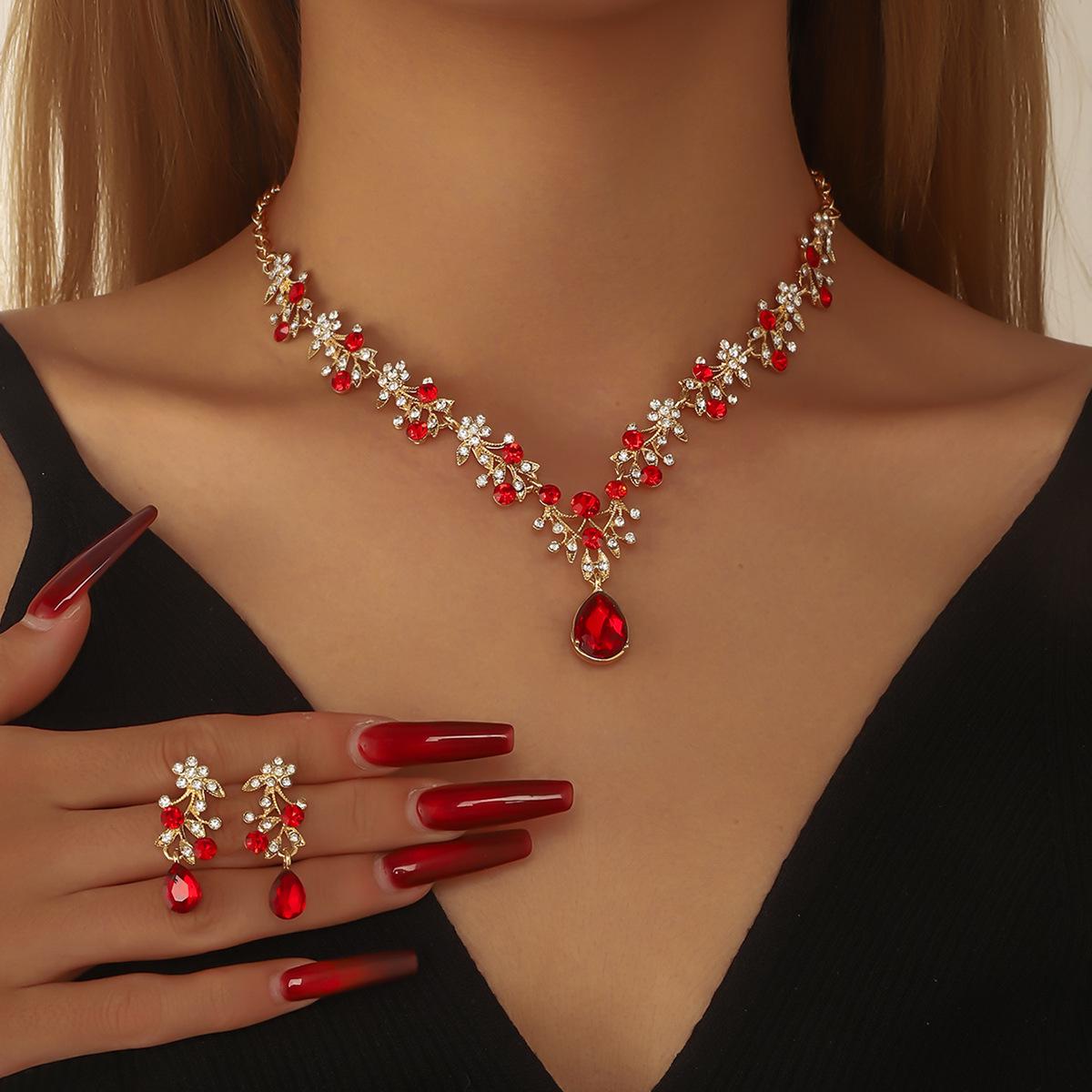 European & American Fashion Rhinestone Water Drop Pendant Necklace and Earring Set for Brides and Banquets