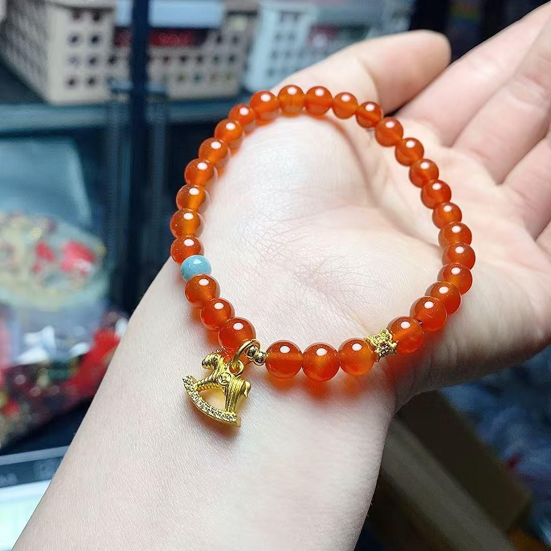 Chinese Zodiac Red Agate and Horse Bracelet: Elegant, Fashionable Jewelry for Women
