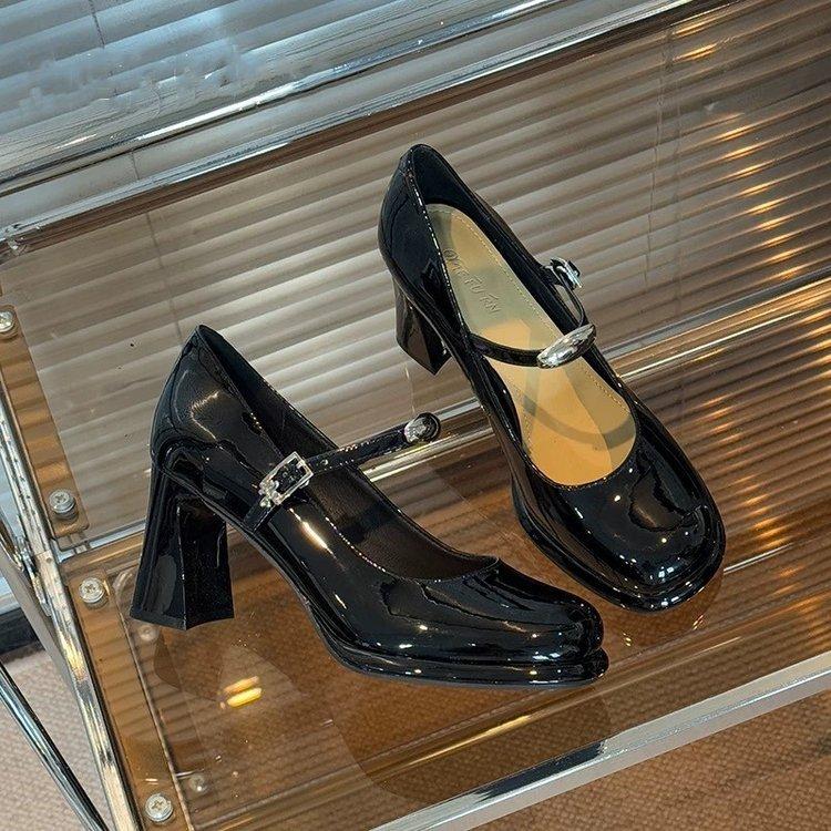 [Yushilai] Mary Jane's versatile height-increasing high heels 2025 new one-word with thick heels Princess charms all beings