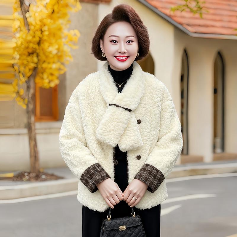 Fur integrated scarf short noble new women's winter coat