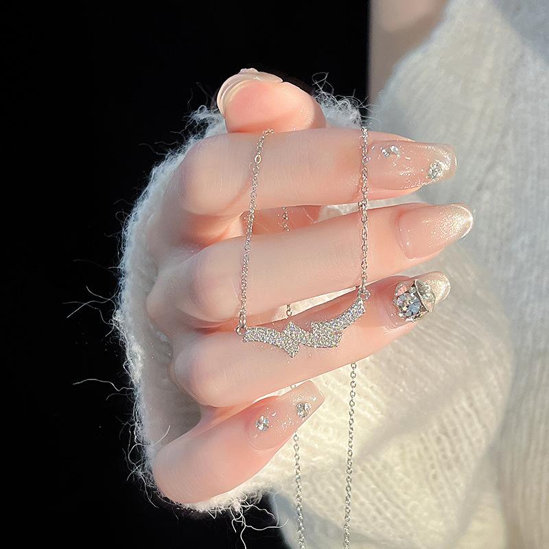 

Оригинальное ожерелье Curve для женщин, осень и зима, простая темпераментная циркониевая корейская версия, цепочка Ins Wind из нержавеющей стали для ключицы