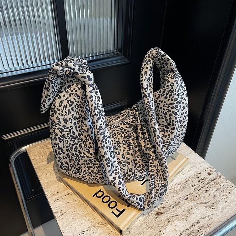 IELGY Leopard Print Dumpling Bag Fashion Large Capacity One Shoulder Commuter Female Bag