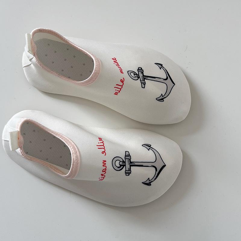 

Детская пляжная обувь Обувь и носки для мальчиков и девочек в аквапарке Нескользящая обувь для плавания Мягкая подошва Узкие туфли для пляжного отдыха 30-31