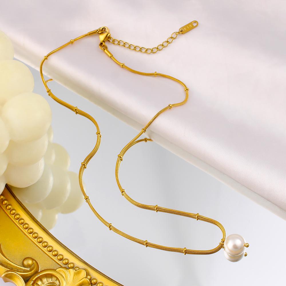 18K Gold Stainless Steel Retro Mother-of-Pearl Pendant Necklace - Elegant French Clavicle Chain for Women