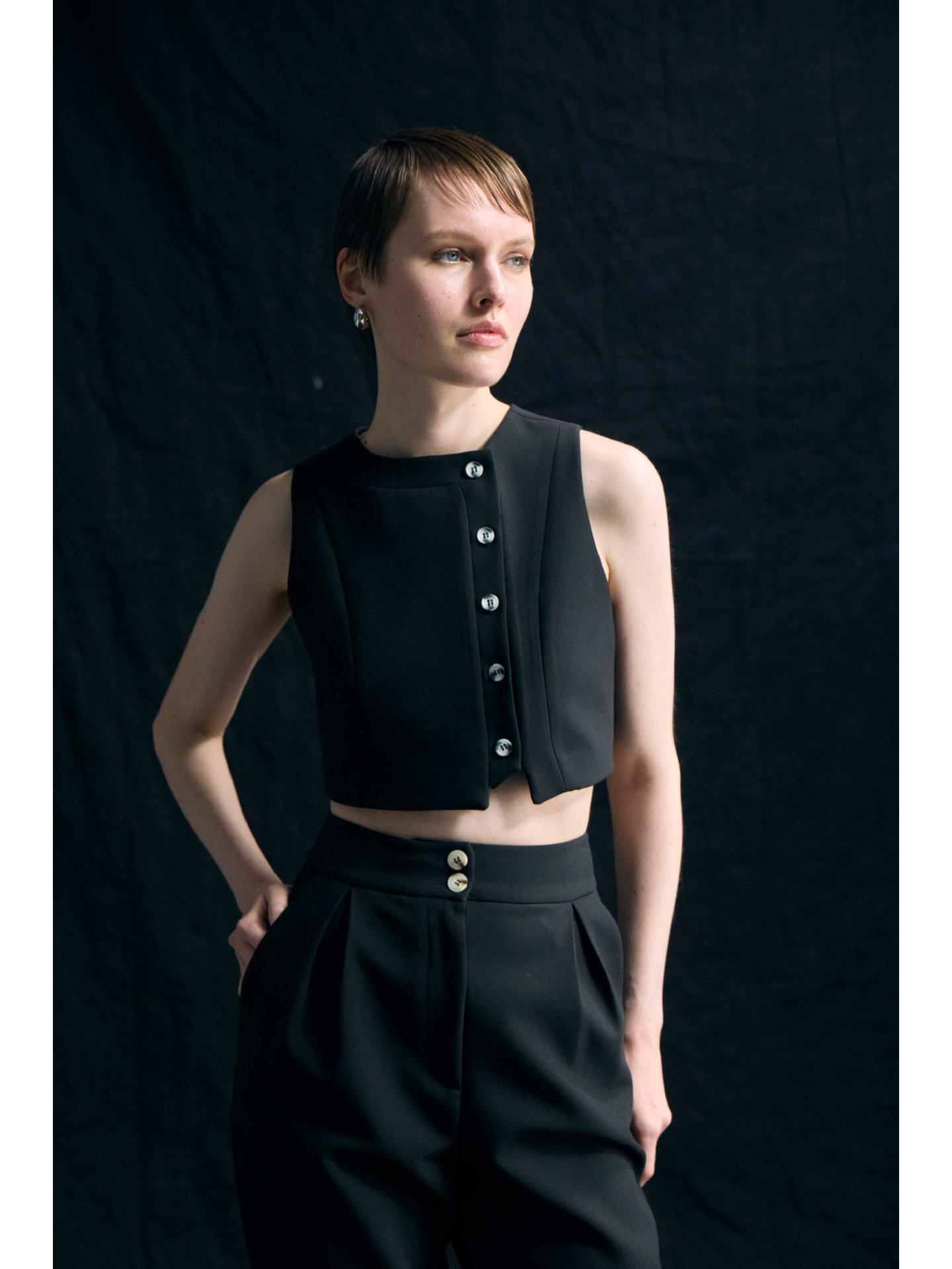 

Европейская и американская женская мода весна/лето 2024 Топ без рукавов и укороченные брюки с высокой талией M