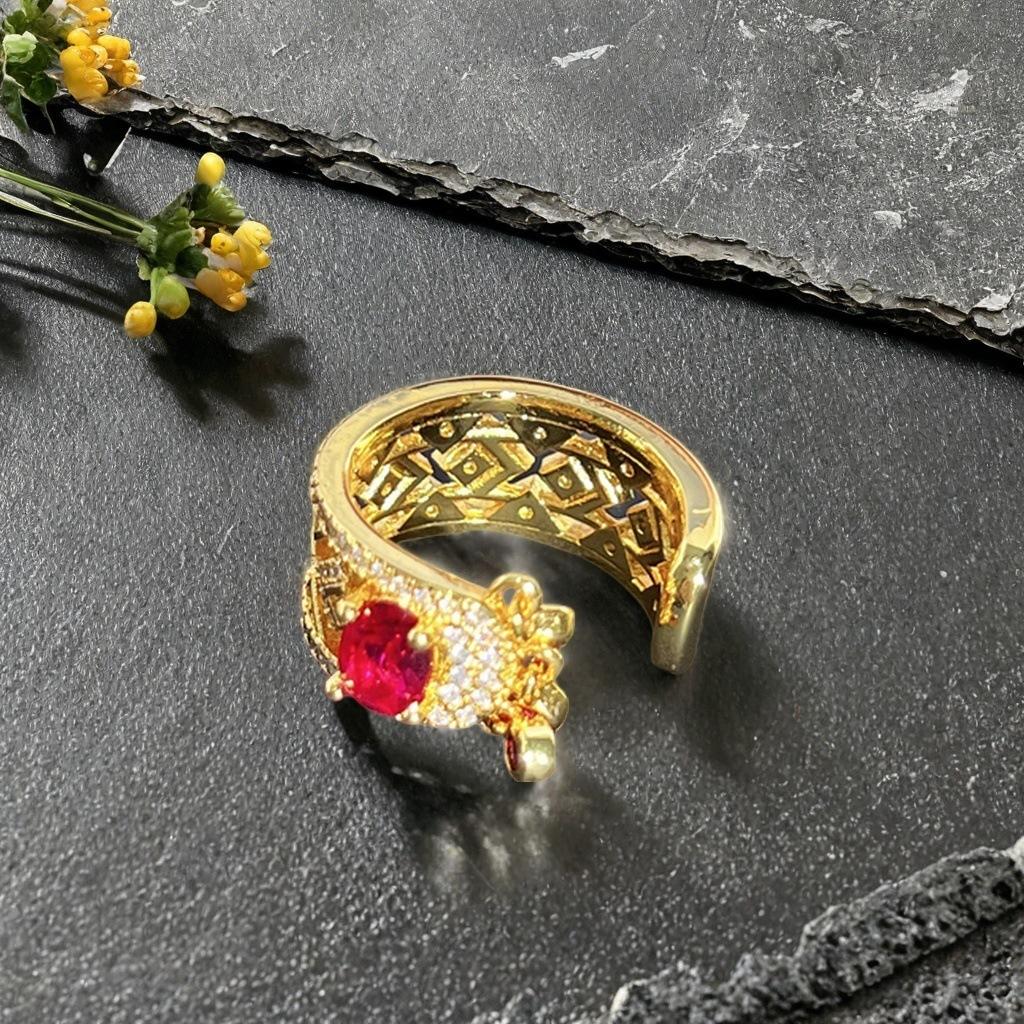 Hollow Window Grilles, Lace, Colored Treasure, Red Zir*****Pening Ring, Light Luxury And High-End Full Diamond Rhombus Fringed Ring, Female.