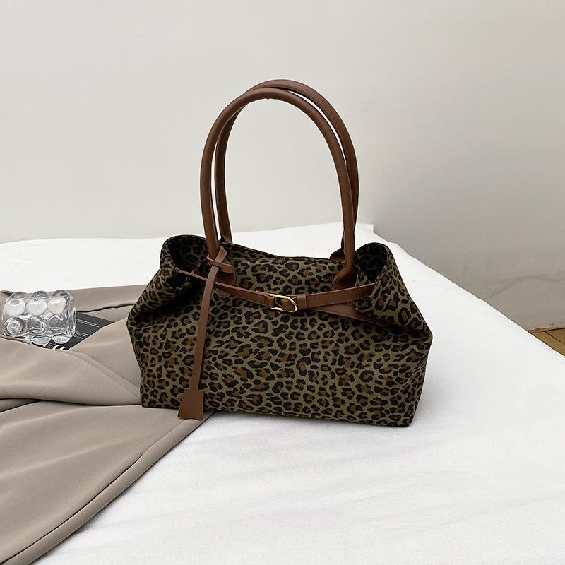

Niche leopard print tote bag women s autumn new high-end texture casual shoulder armpit bag
