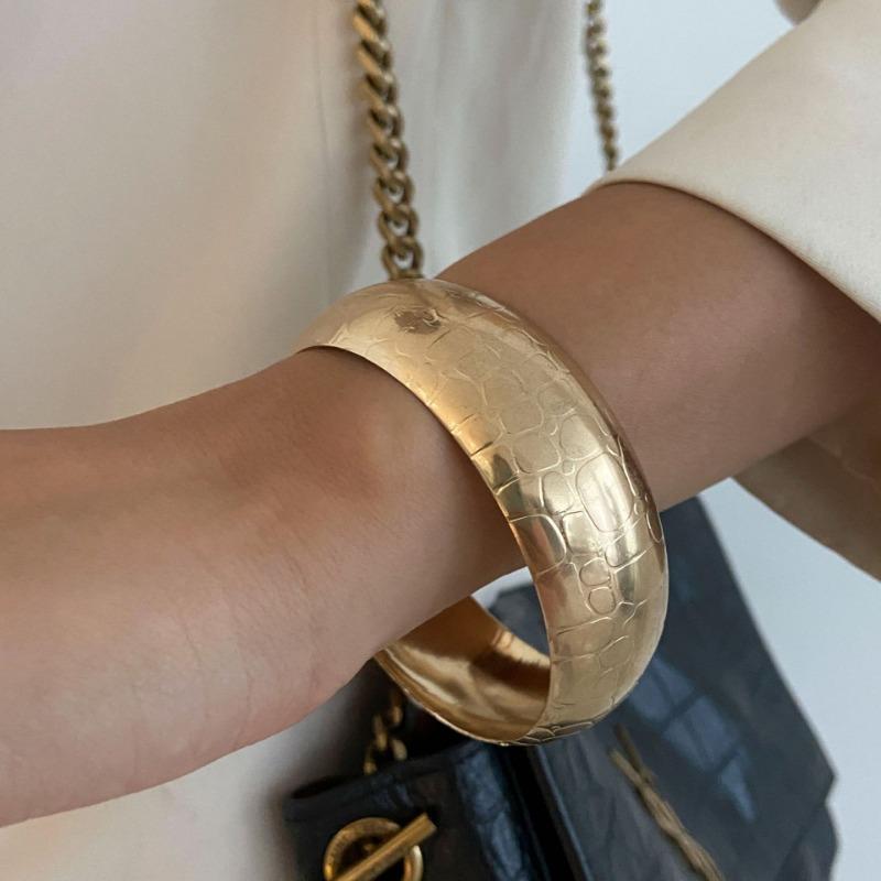 Fashion Polygon Dyed Snake Striped Exaggerated Metal Bangle For Women