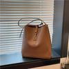 Bolsa feminina de couro macio nova textura de nicho bolsa de ombro bolsa mensageiro balde moderna grande capacidade