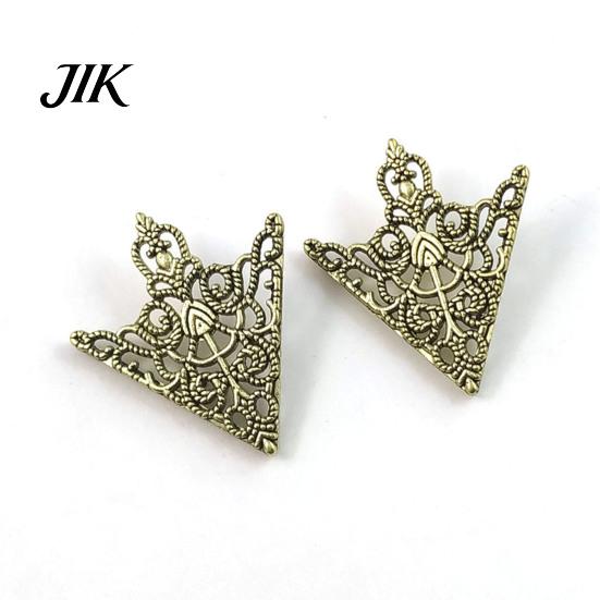 Suit Collar Clip 1 Pair Vintage Shirt Clip, Hollow-Out Decoration Alloy Retro Clothing Accessory Triangle Brooch Pin for Men Women Decorative Fastener