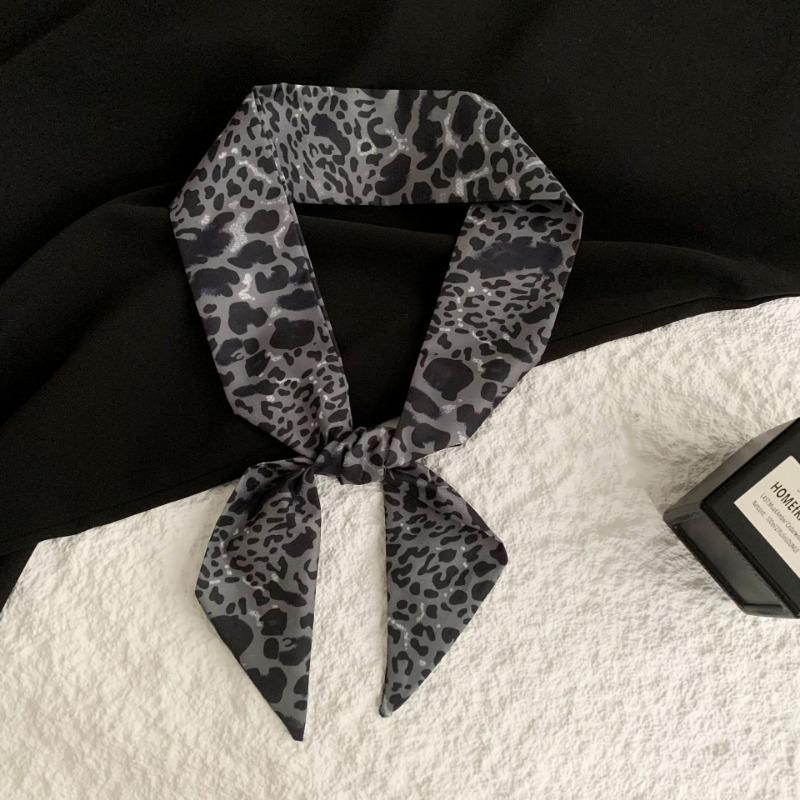 Small silk scarf, advanced sense, temperament, atmosphere, versatile decorative small scarf, girl's heart, bow, hair tie, bag, streamer.