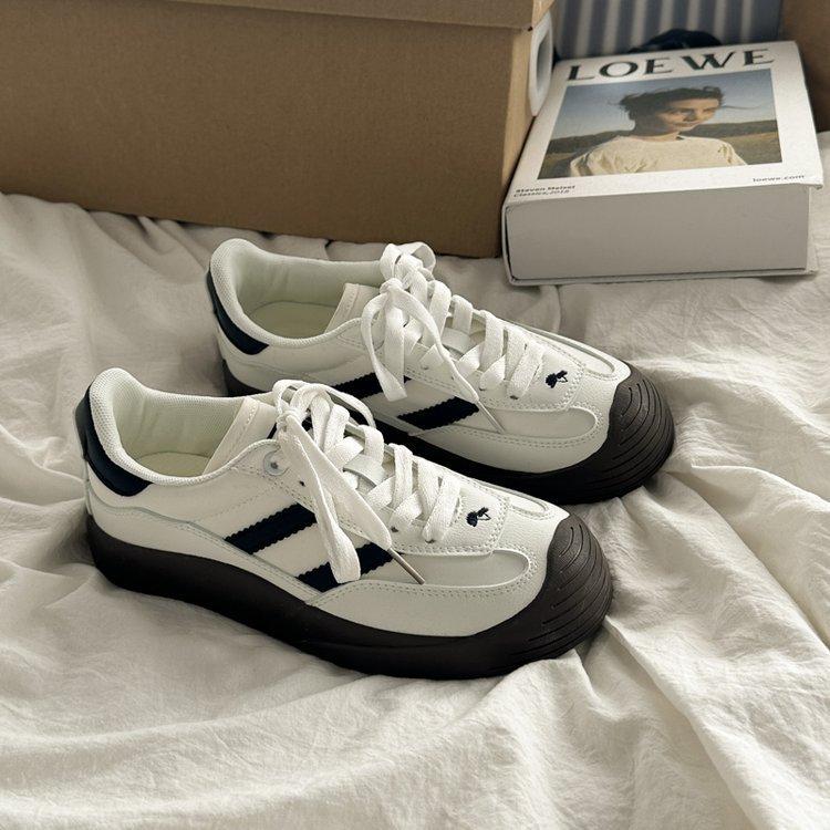 

Original niche retro moral training shoes women s 2025 spring new breathable little white shoes versatile casual board shoes ins tide 35