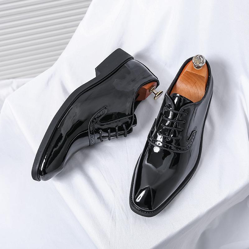 Factory direct sales Brock leather shoes men's engraved British style Korean version wedding groom shoes hairstylist fringed men's shoes