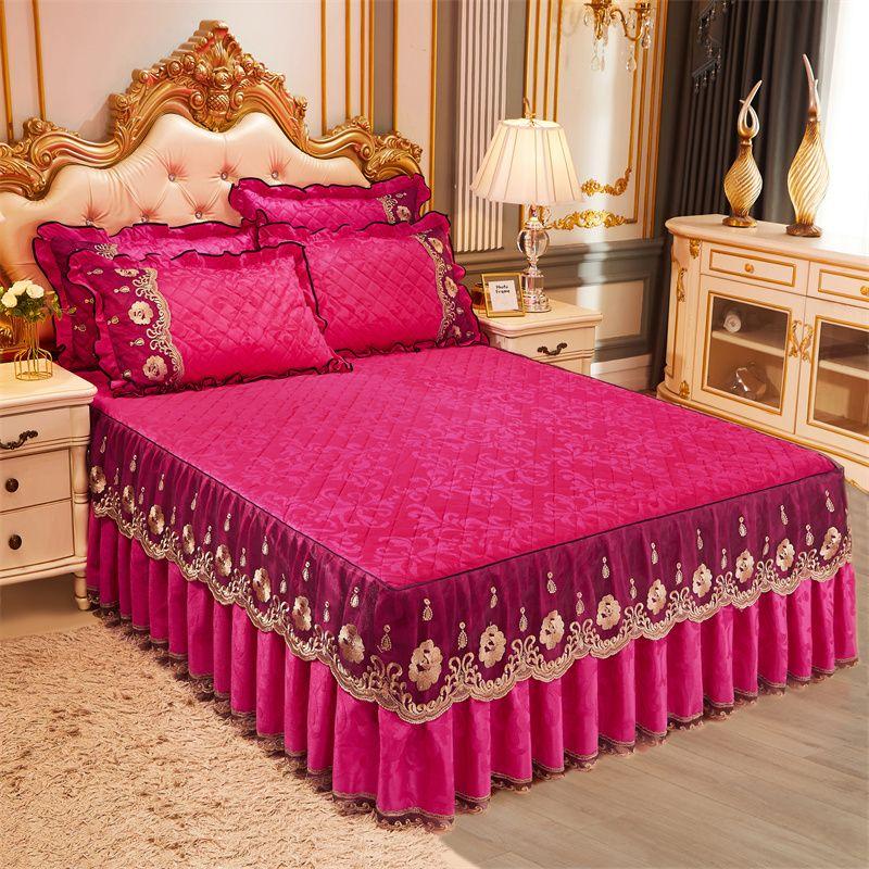 Dreiteiliges Set mit einem gesteppten Bettrock aus Kristallvelours mit abnehmbarem Design, einer dicken und warmen Bettdecke aus Spitze, perfekt für einen Prinzessinnenstil