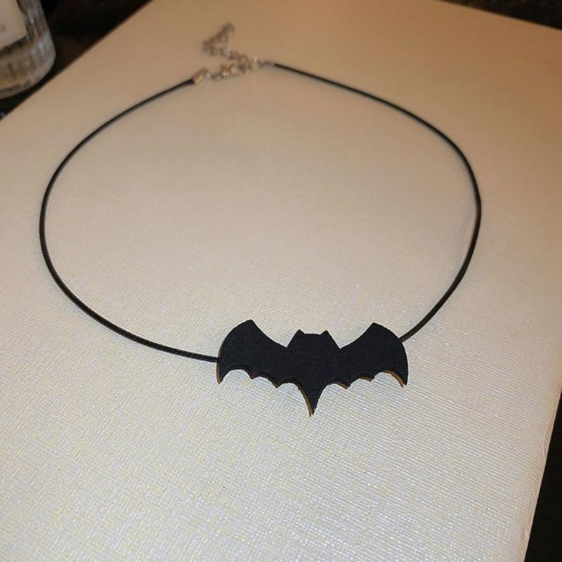 Halloween Bat Necklace Unique Braided Rope Necklace Eye catching Bat Hat Spiders Clavicle Chain for Halloween Jewelry