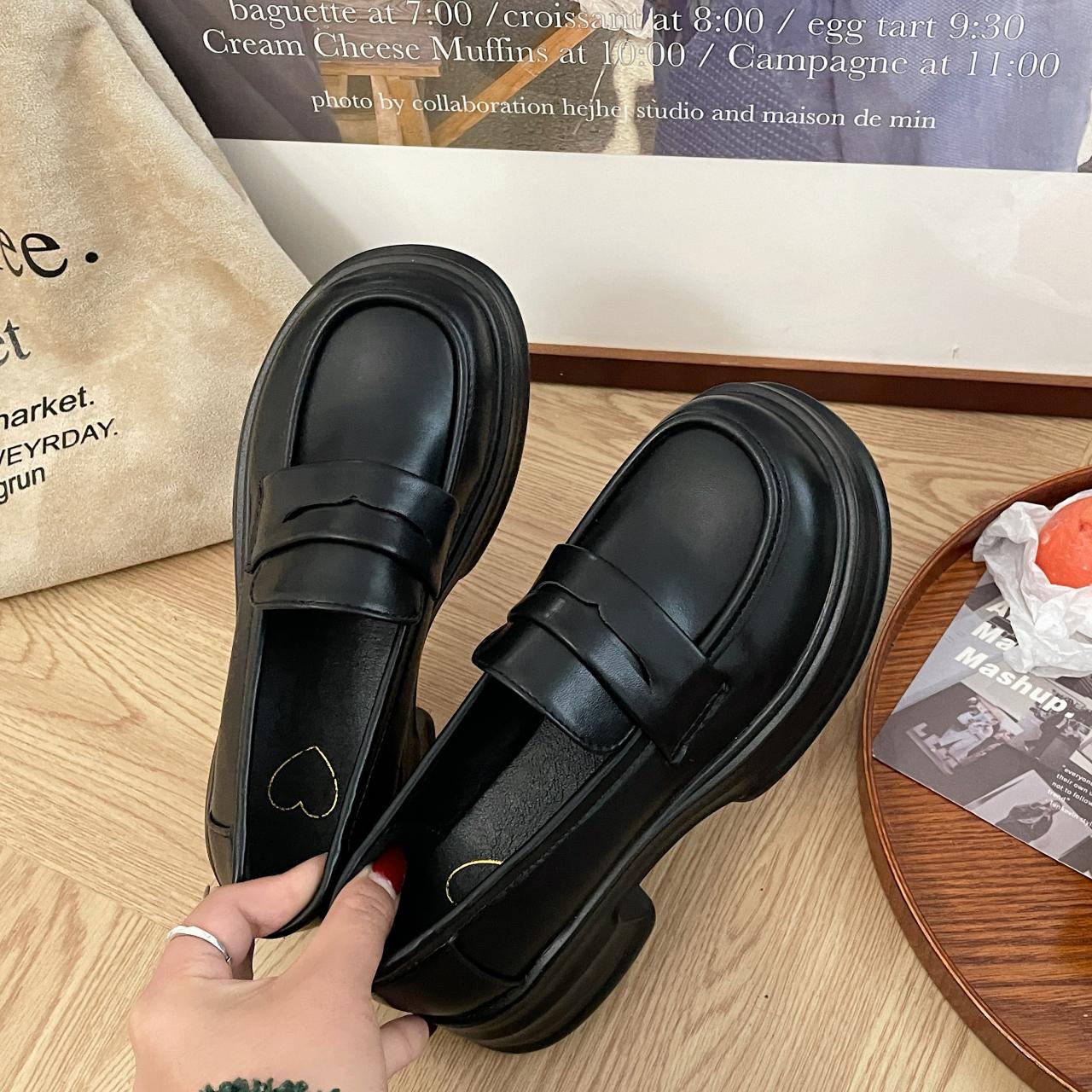 

AJGS Shoes Women s Flat Shoes Versatile Autumn Thick Soled Shallow Mouth Casual Women s Sports Shoes Dress Creeper PU Hoof Heels 35 матовий чорний колір