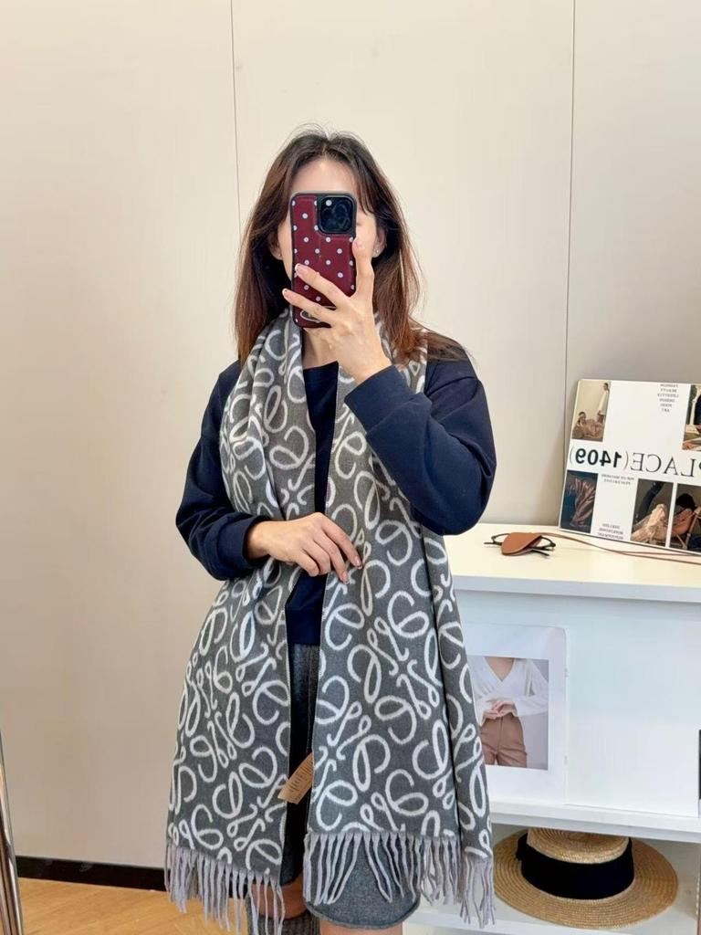 Damski dwustronny szal z wielbłądziej wełny moherowej i kaszmiru z frędzlami - Nadruk z logo, wszechstronny na jesień i zimę