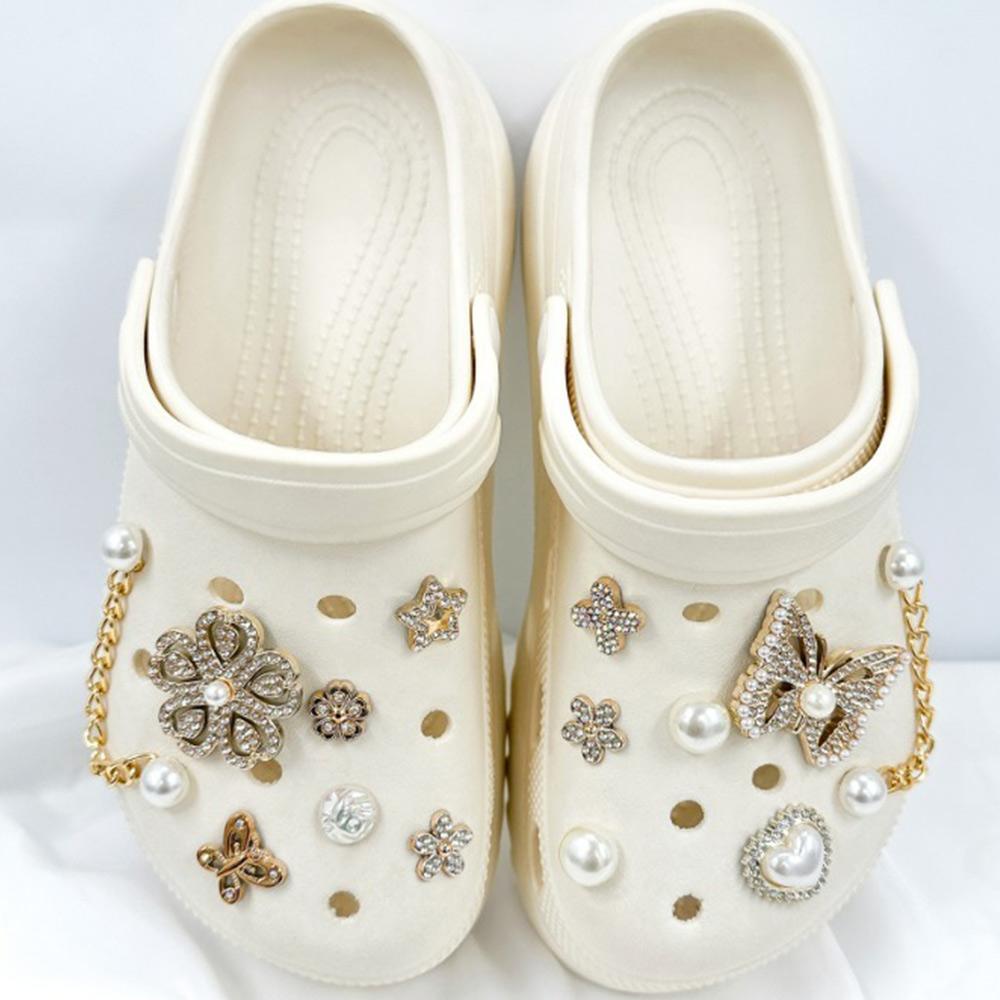 Set di 14Pz Charms Moda per Scarpe per Sandali Zoccoli Spille Accessori Farfalla Diamante Catena Perle Decorazioni Personalizzate per Scarpe da Ginnastica