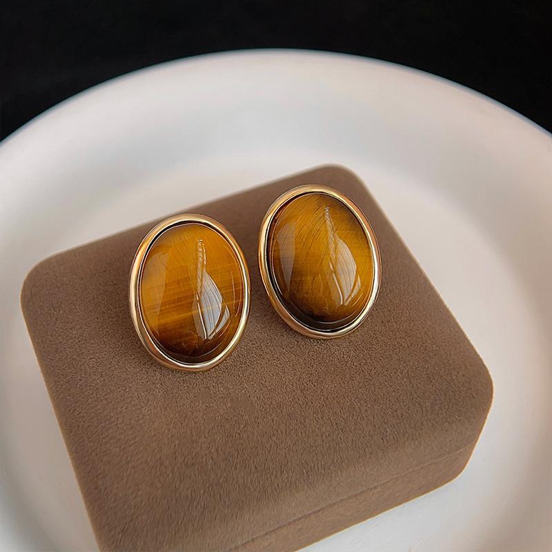 Vintage Stud Earrings with Oval Tiger Eye Stone for Women, Fashionable and Elegant Ear Jewelry In Artistic Miladi Style