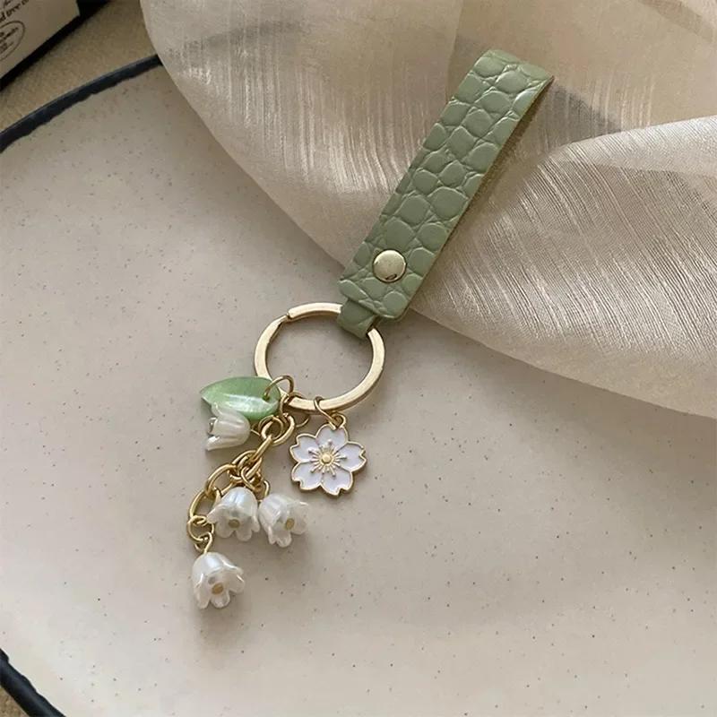 Lily of The Valley Flower Leather Keychain for Women Korean Fashion Sweet Key Chains Green Sweet Cute Bag Pendant Accessories