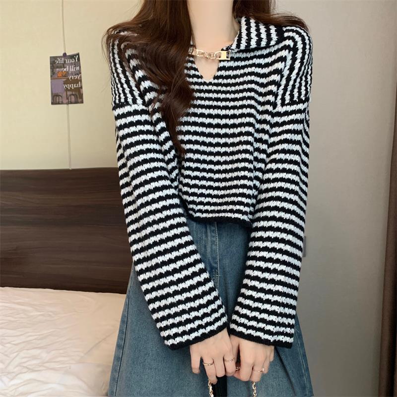 Women's Autumn/Winter White V-Neck Sweater with Peter Pan Collar